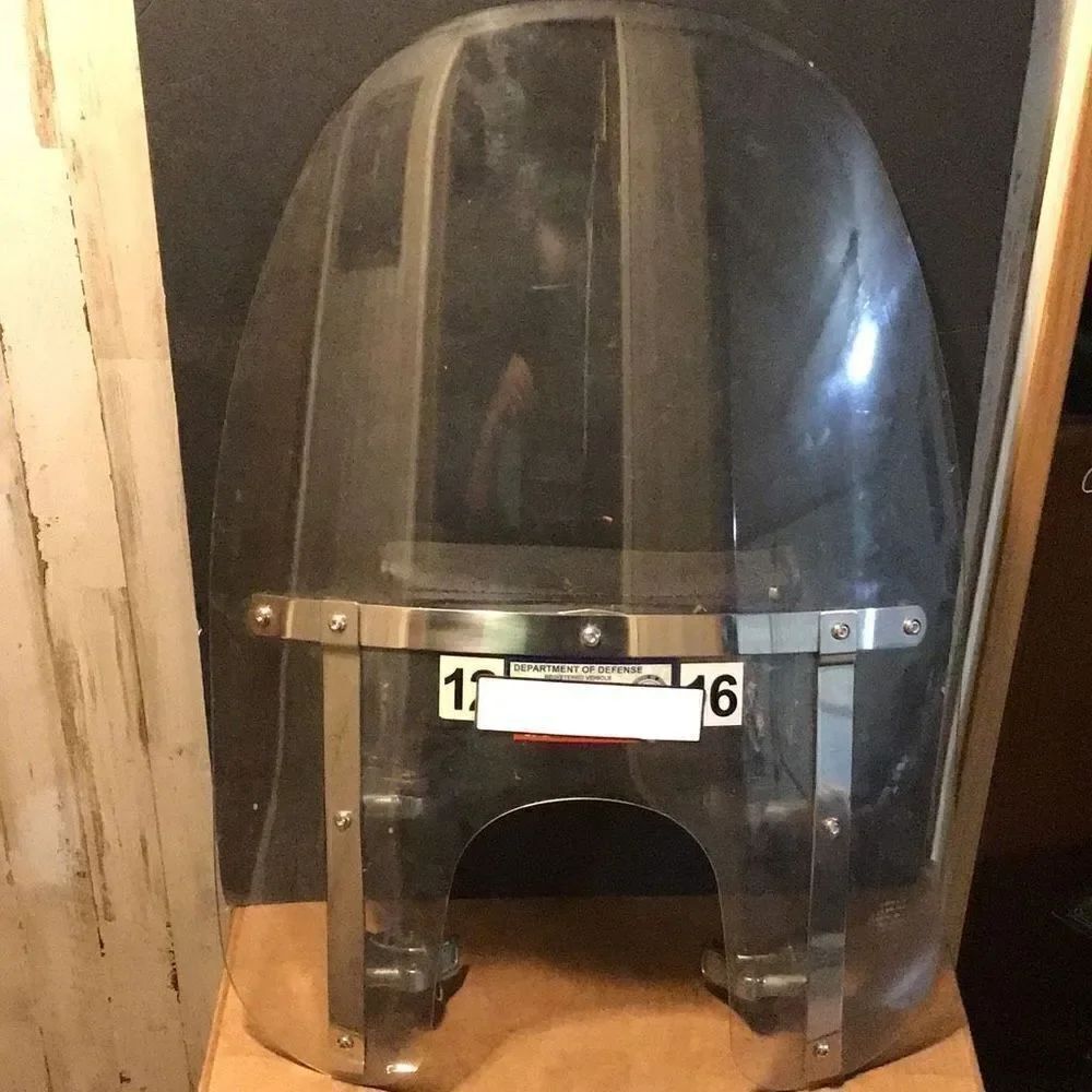 Snap on windshield for Harley Davidson hog with low box and lighter attachment n